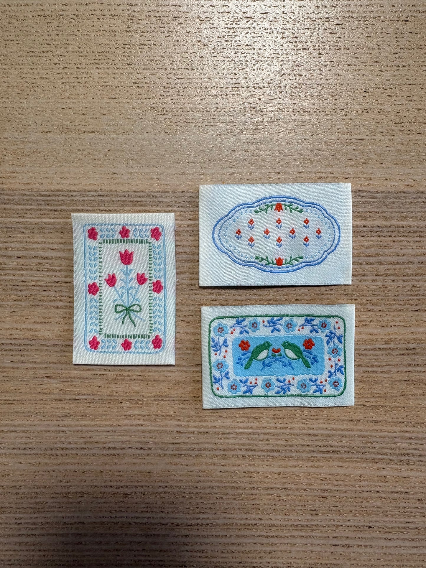 Lot de 3 étiquettes tissées / écussons - Motifs romantique
