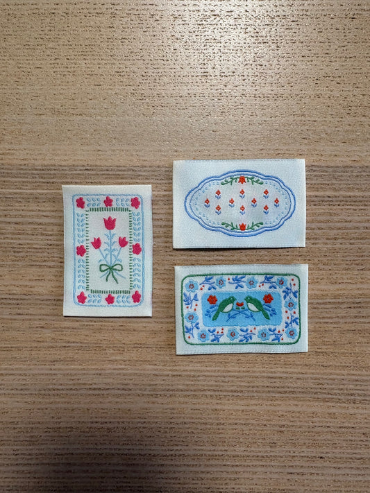 Lot de 3 étiquettes tissées / écussons - Motifs romantique