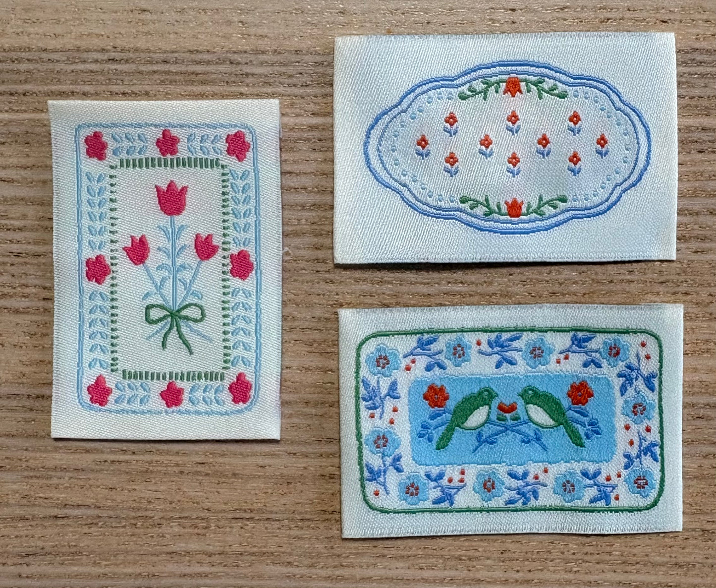 Lot de 3 étiquettes tissées / écussons - Motifs romantique