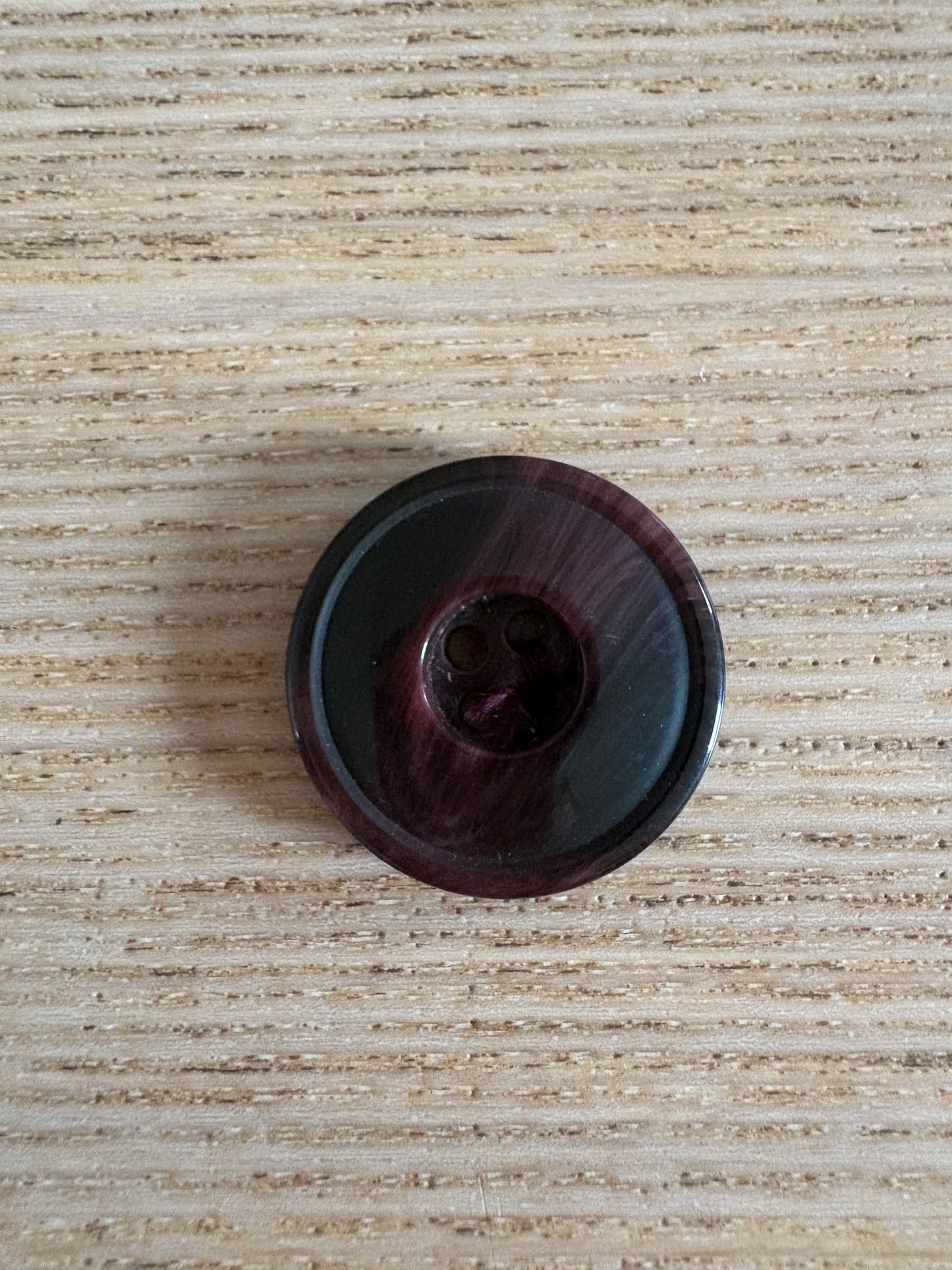 Bouton vintage violet foncé