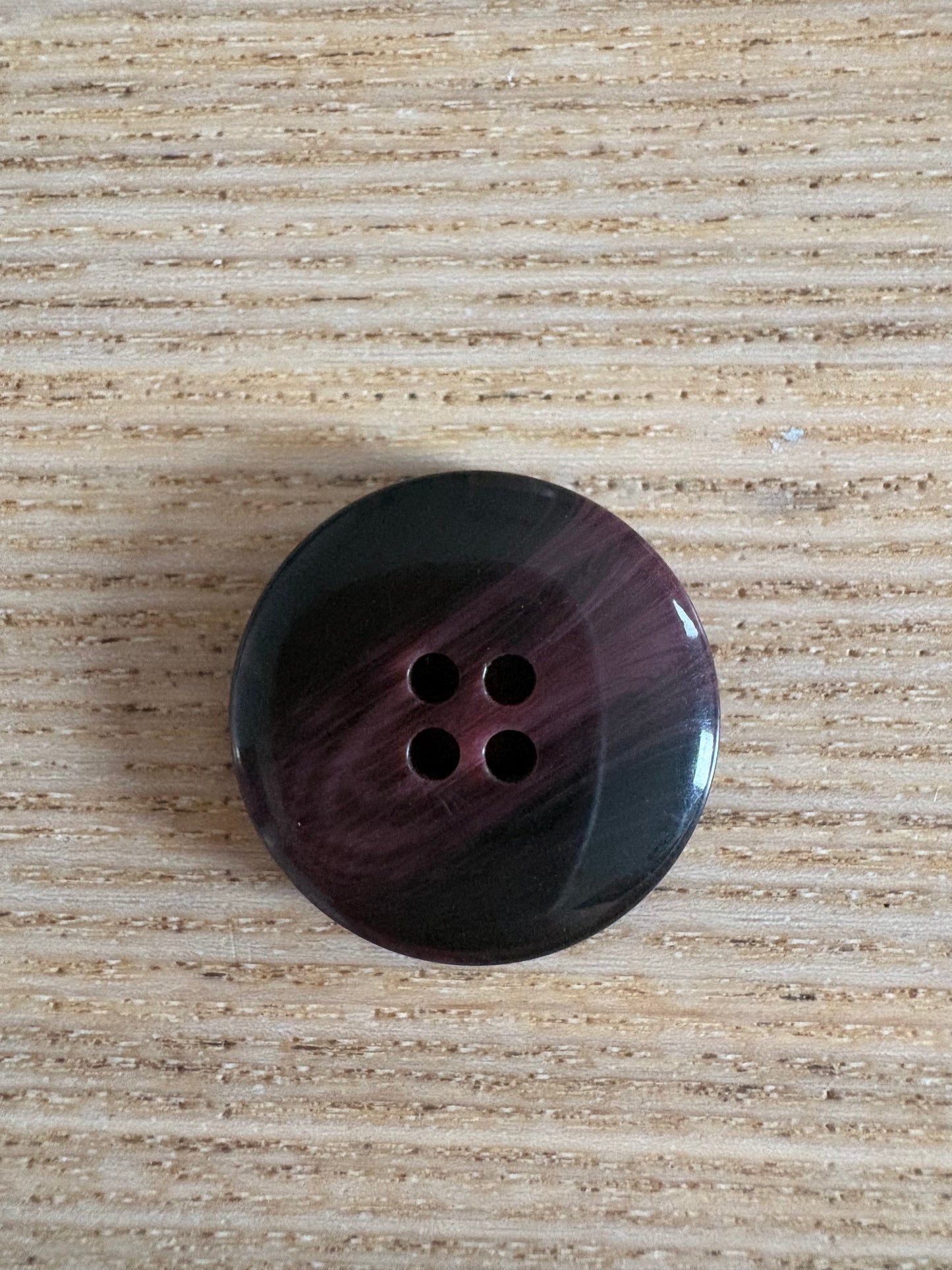 Bouton vintage violet foncé