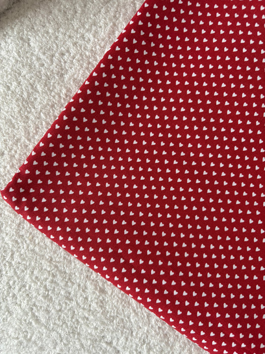 tissu coton rouge imprimé mini cœurs - Style rétro & romantique